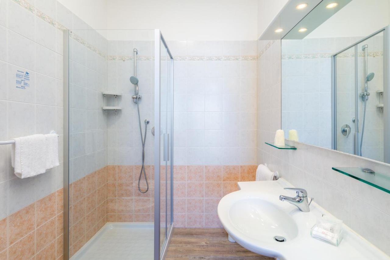 Hotel Nettuno Caorle Bagian luar foto