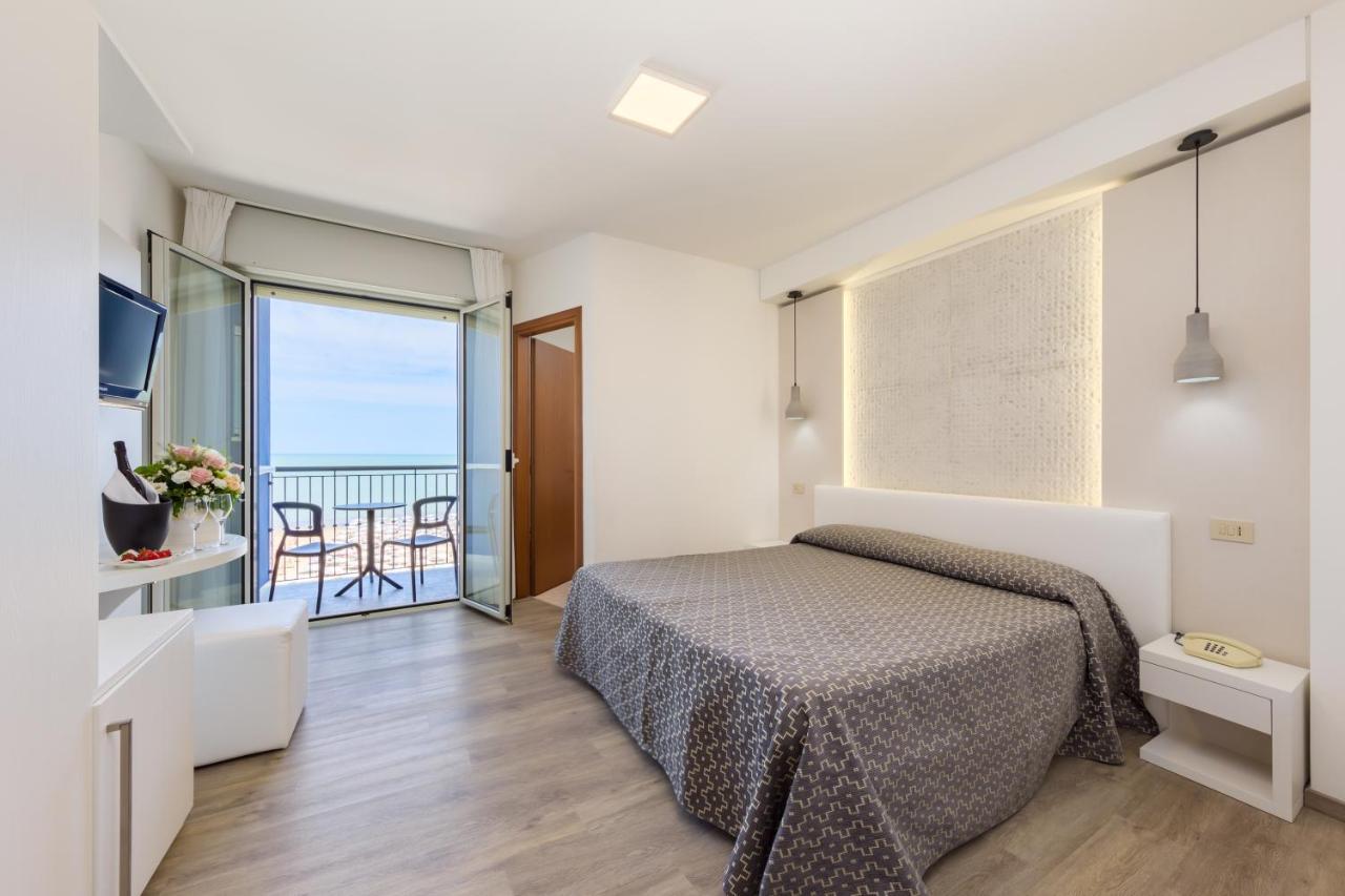 Hotel Nettuno Caorle Bagian luar foto