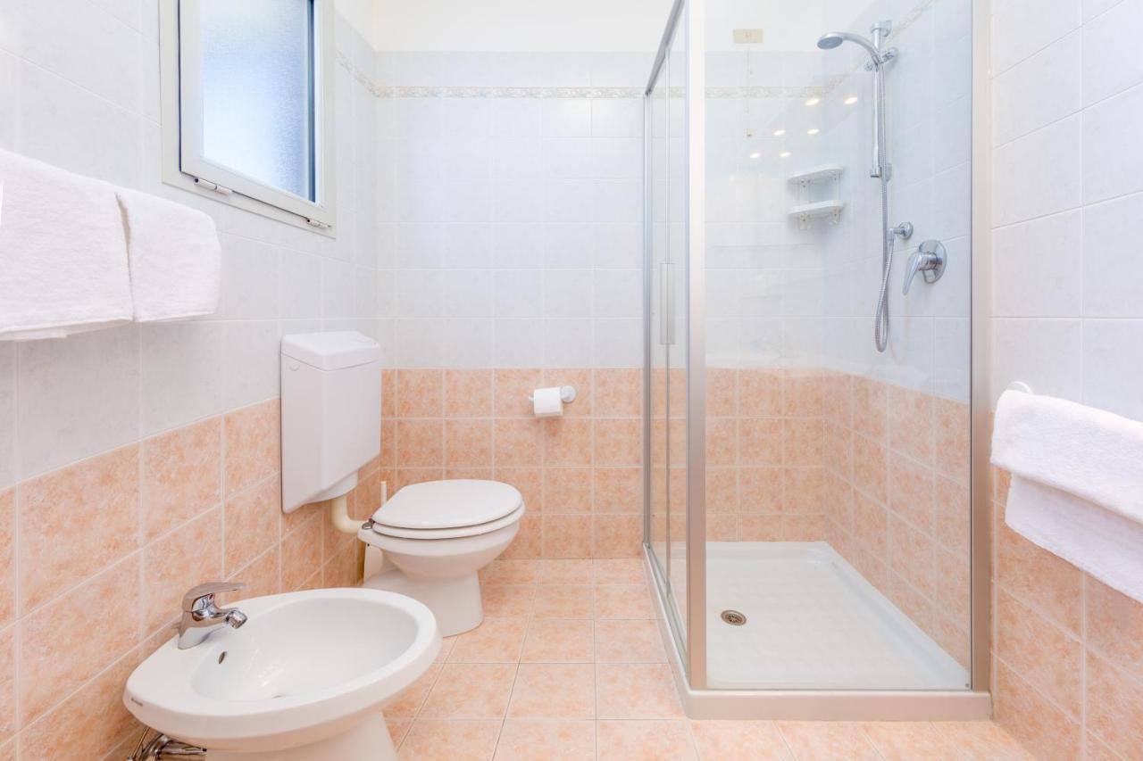 Hotel Nettuno Caorle Bagian luar foto