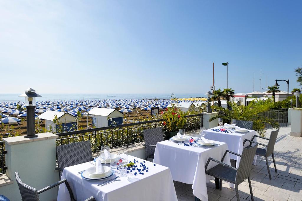 Hotel Nettuno Caorle Bagian luar foto