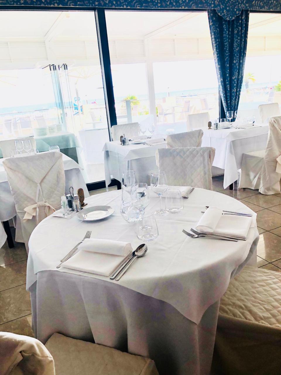 Hotel Nettuno Caorle Bagian luar foto