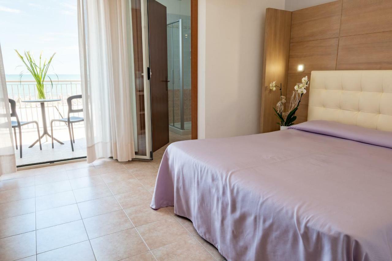 Hotel Nettuno Caorle Bagian luar foto