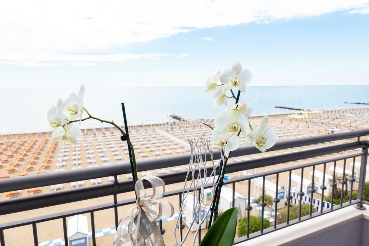 Hotel Nettuno Caorle Bagian luar foto