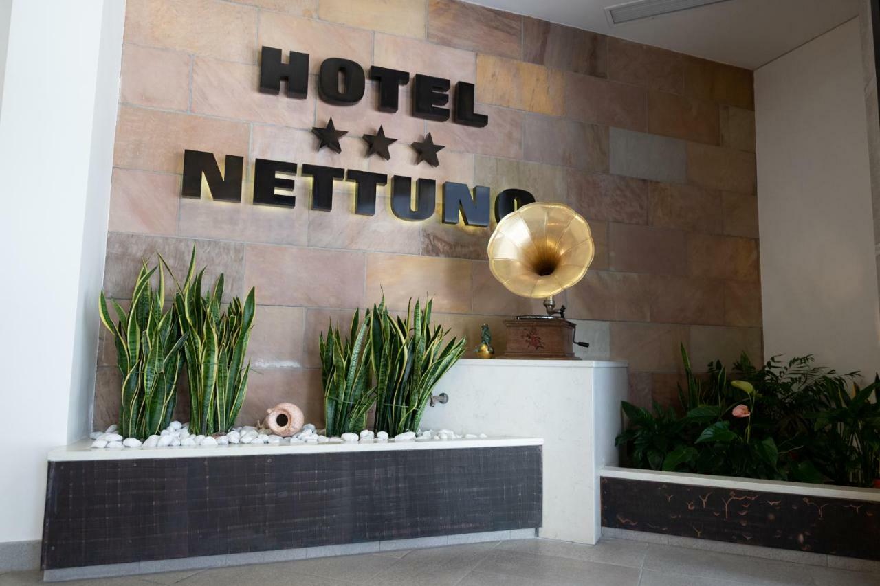 Hotel Nettuno Caorle Bagian luar foto