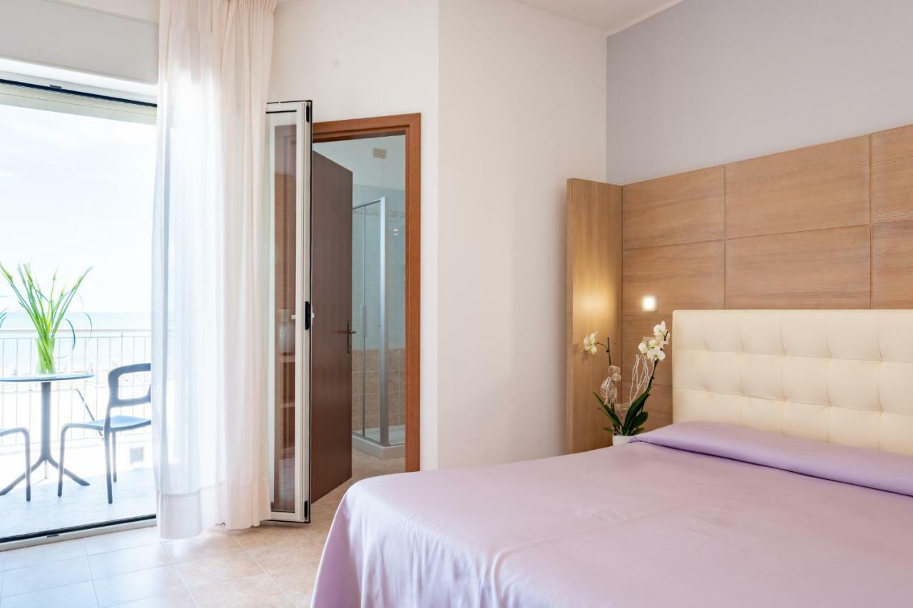 Hotel Nettuno Caorle Bagian luar foto