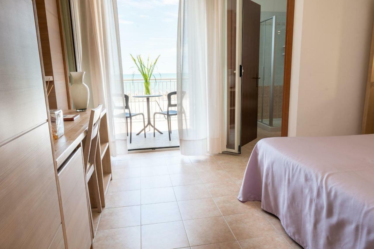 Hotel Nettuno Caorle Bagian luar foto