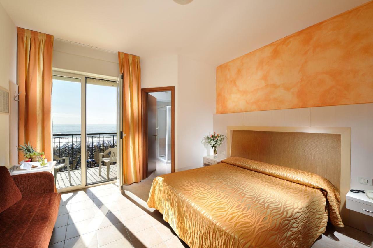 Hotel Nettuno Caorle Bagian luar foto